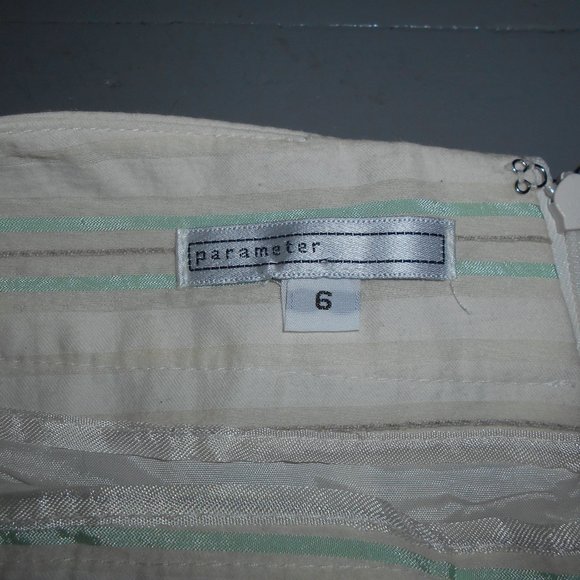 Great skirt with cutout in front and tulle - Picture 2 of 3